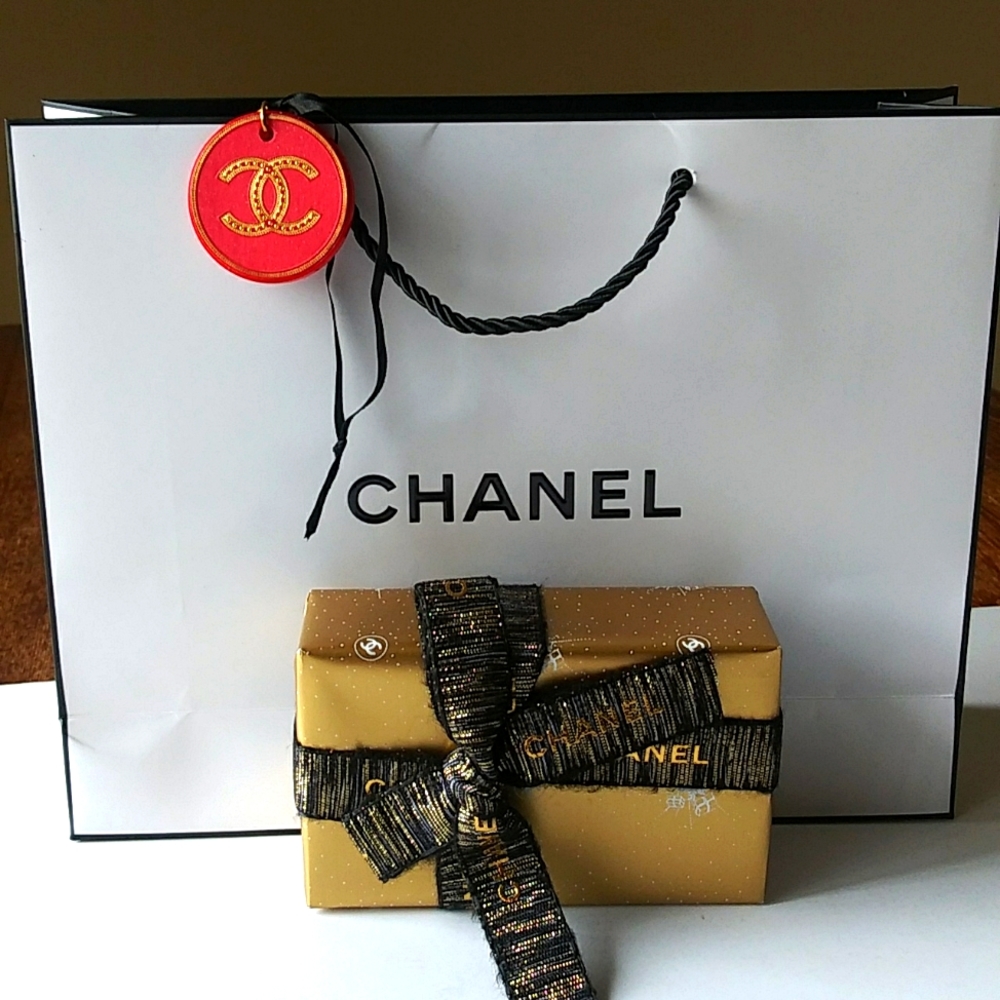 CHANEL Bag & Charm